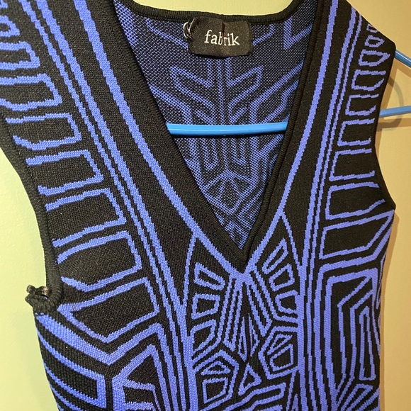 Black and blue asymmetrical print dress - Picture 7 of 15